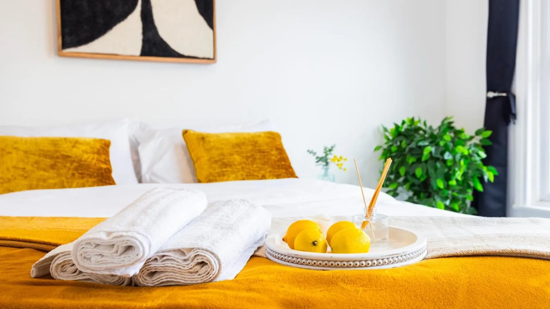 Apartment Quick Access To London City, Self Check-In!